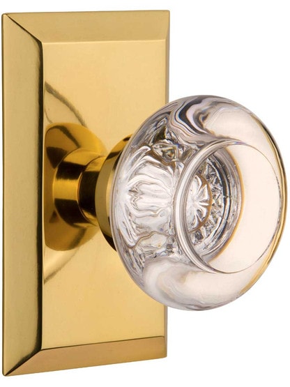 New York Rosette Door Set with Round Clear-Crystal Glass Knobs in Polished Brass.